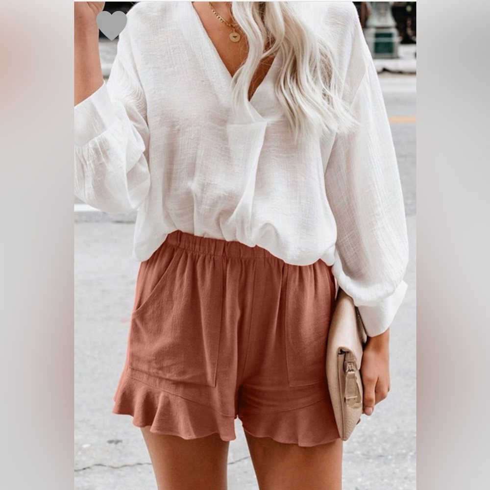NWT! Pocketed Flutter Shorts